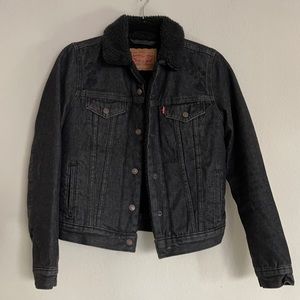 (🚨 SOLD) Levi’s Sherpa trucker gray